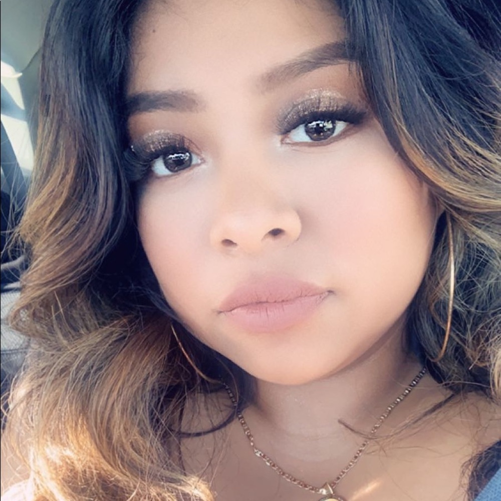 Meet your Posher, Angelika